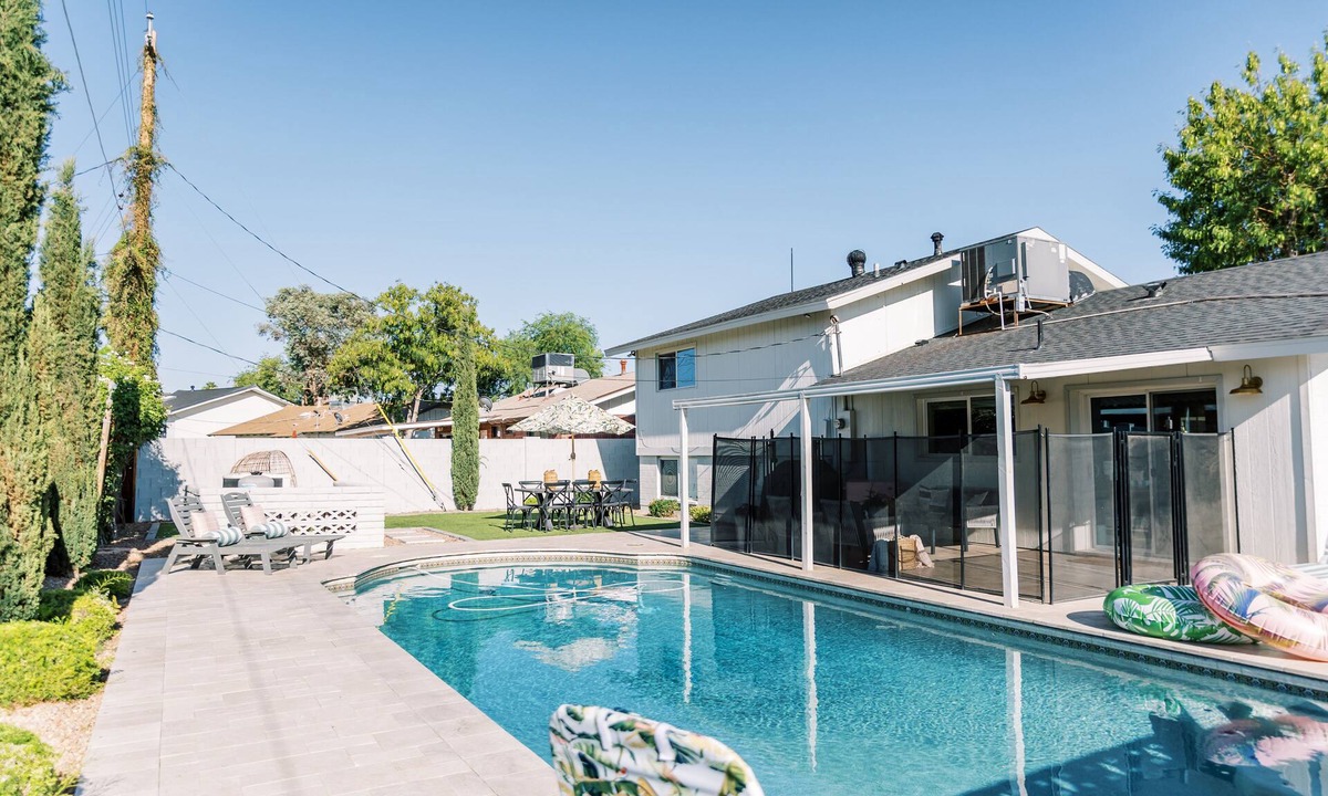 Park Scottsdale Townhouse House | The Palm House- Sleeps 16, 2 suites, Pool + Heat option - Old Town Scottsdale