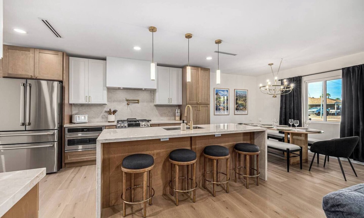 Village Grove House | The Palmera/Luxury Remodel/Heated Pool/Sleeps 14