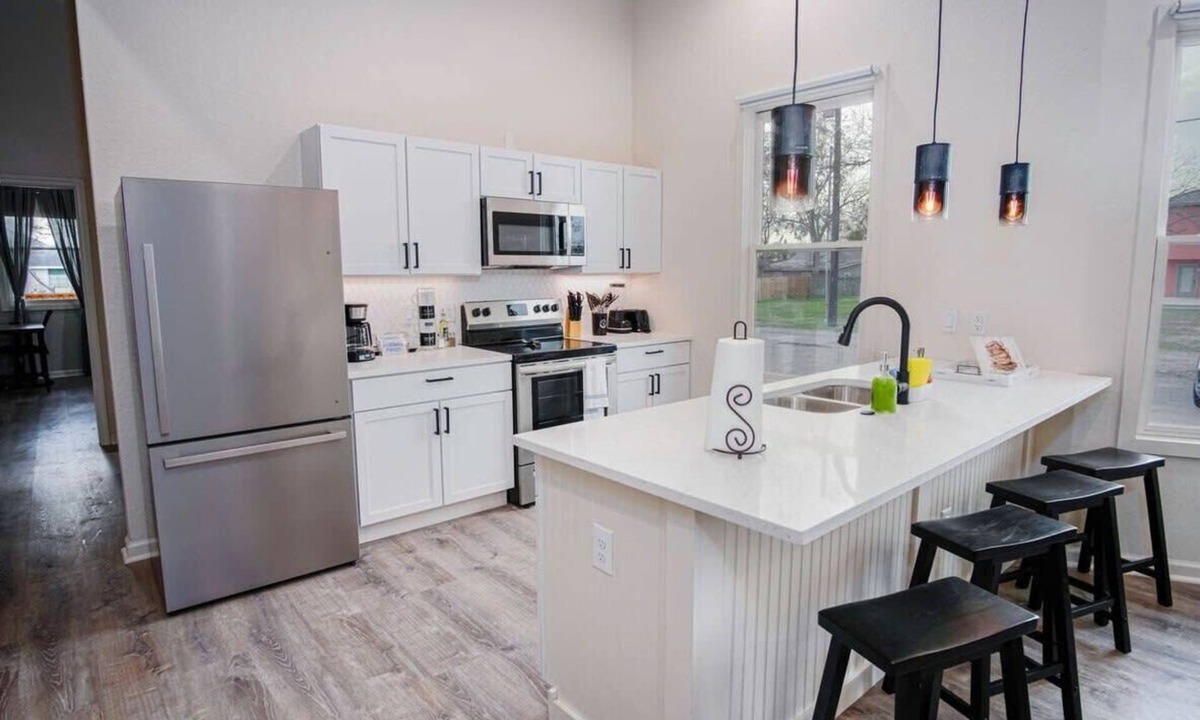 Eastside Promise Neighborhood House | The Pristine Residence - A Feliz Stays Home