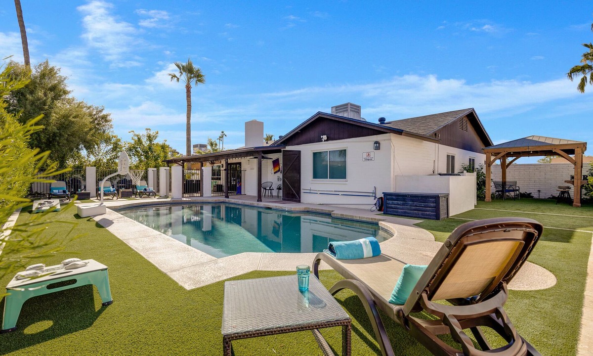 Desert Foothills Estates House | The Ranch 4 BD luxury retreat w. free heated pool