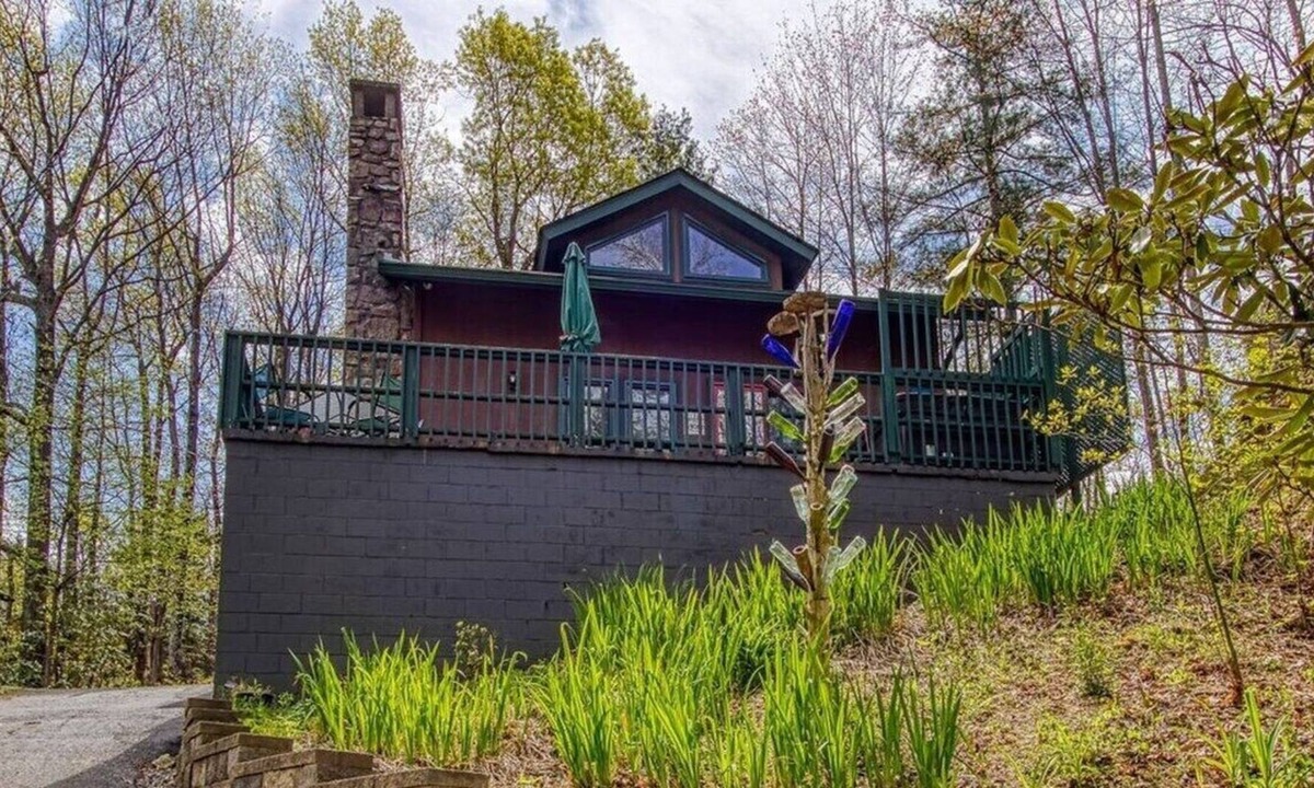 Chalet Village Ski Chalet | This chalet is a 1 bedroom(s), 1.5 bathrooms, located in Gatlinburg, TN.