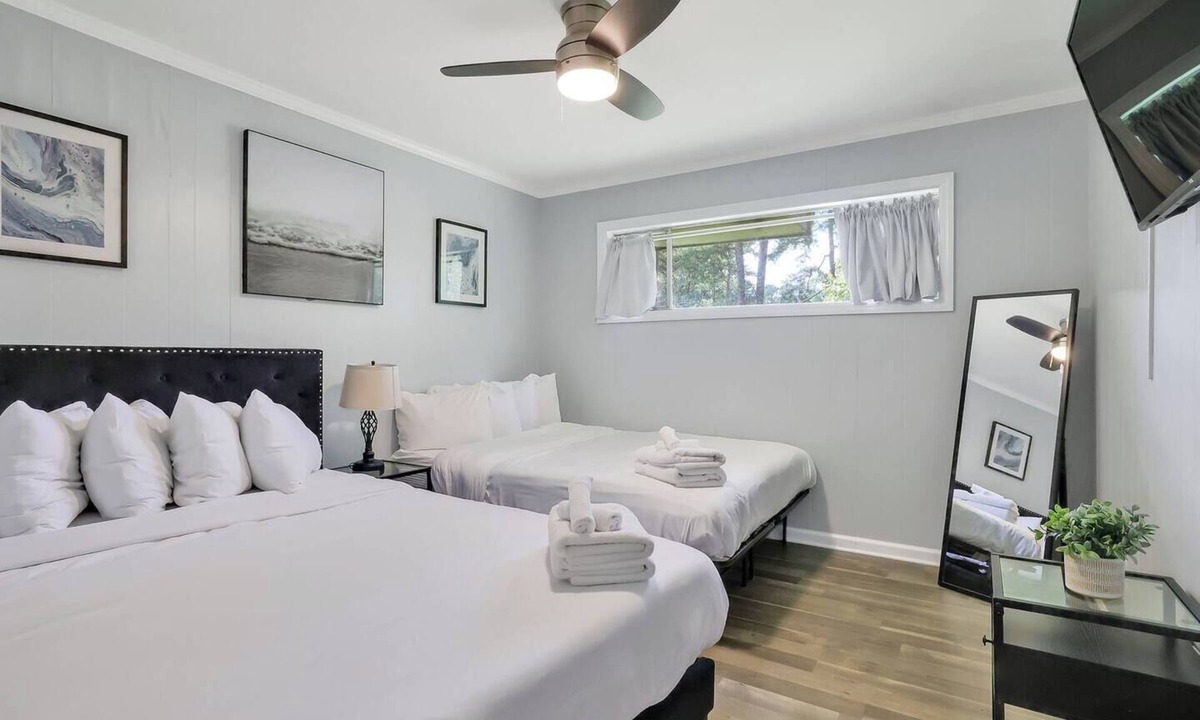 Decatur House | This house is a 3 bedroom(s), 2 bathrooms, located in Decatur, GA.