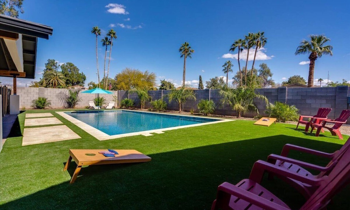 South Scottsdale House | TONS OF SPACE, HEATED POOL, PETS WELCOME, HOME GYM, CLOSE TO EVERYTHING!