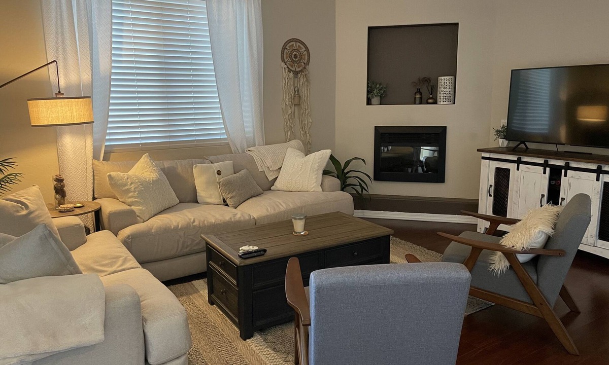 Provinces Master Community House | Townhome away from home! Near downtown Chandler/Gilbert. Heated pool and jacuzzi