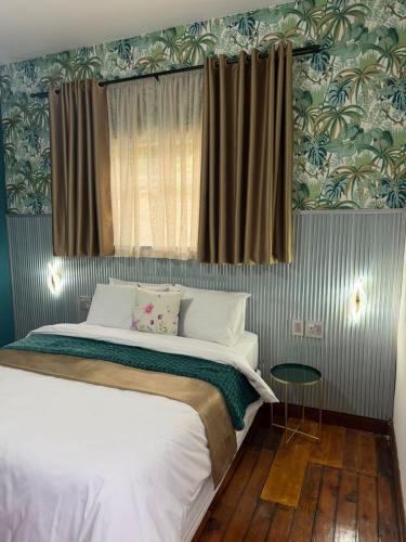 Ladysmith House | Townside-Estate Room 13