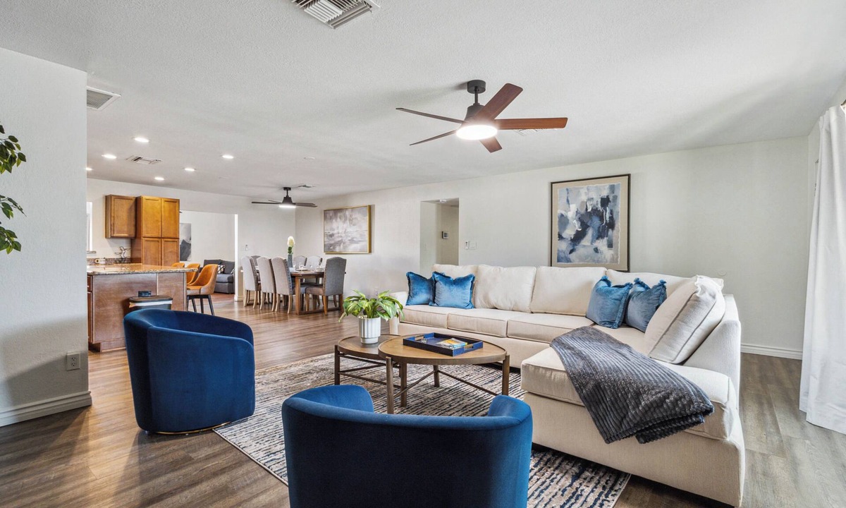 Village Grove House | Tranquil 4-MOD Lux Old Town: 4BR Modern Luxe Amenities