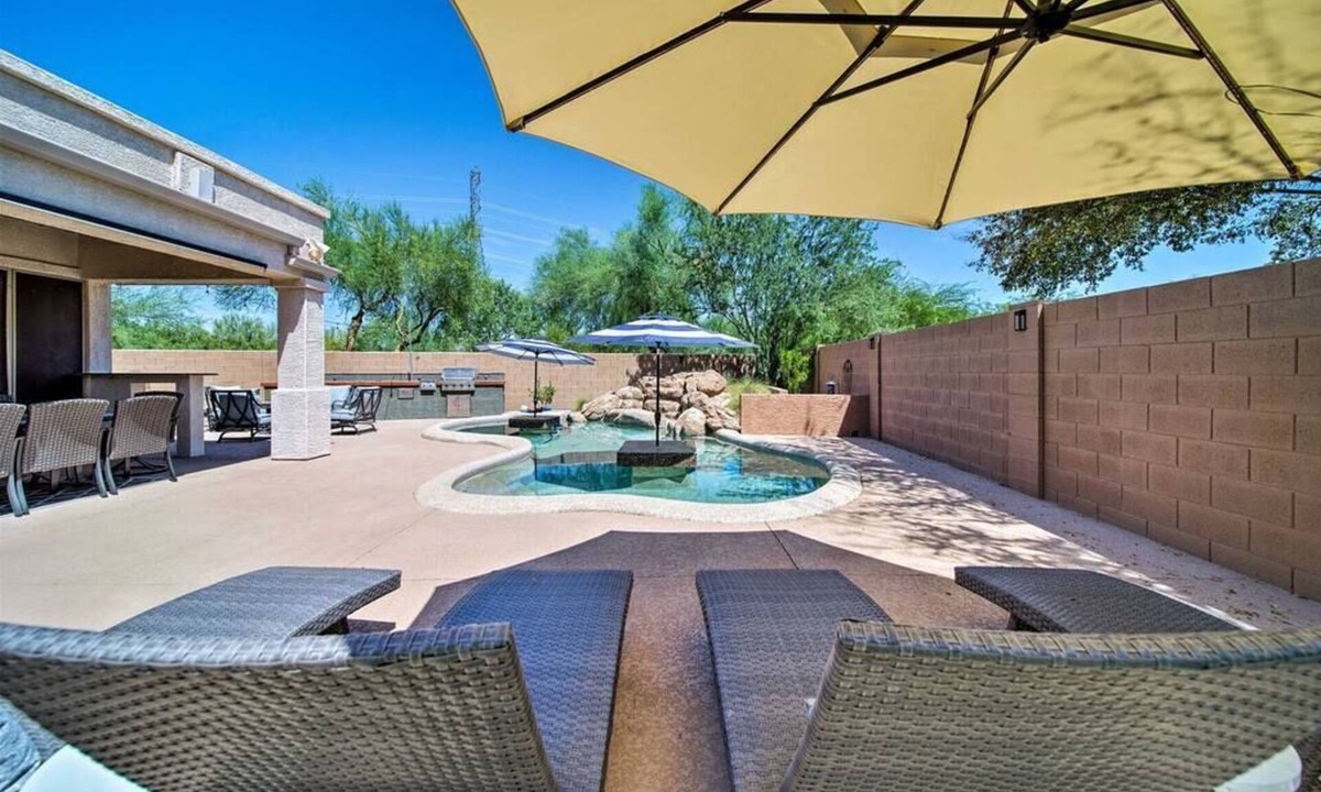 North Scottsdale House | Tranquil retreat, pool, billiards, putting green