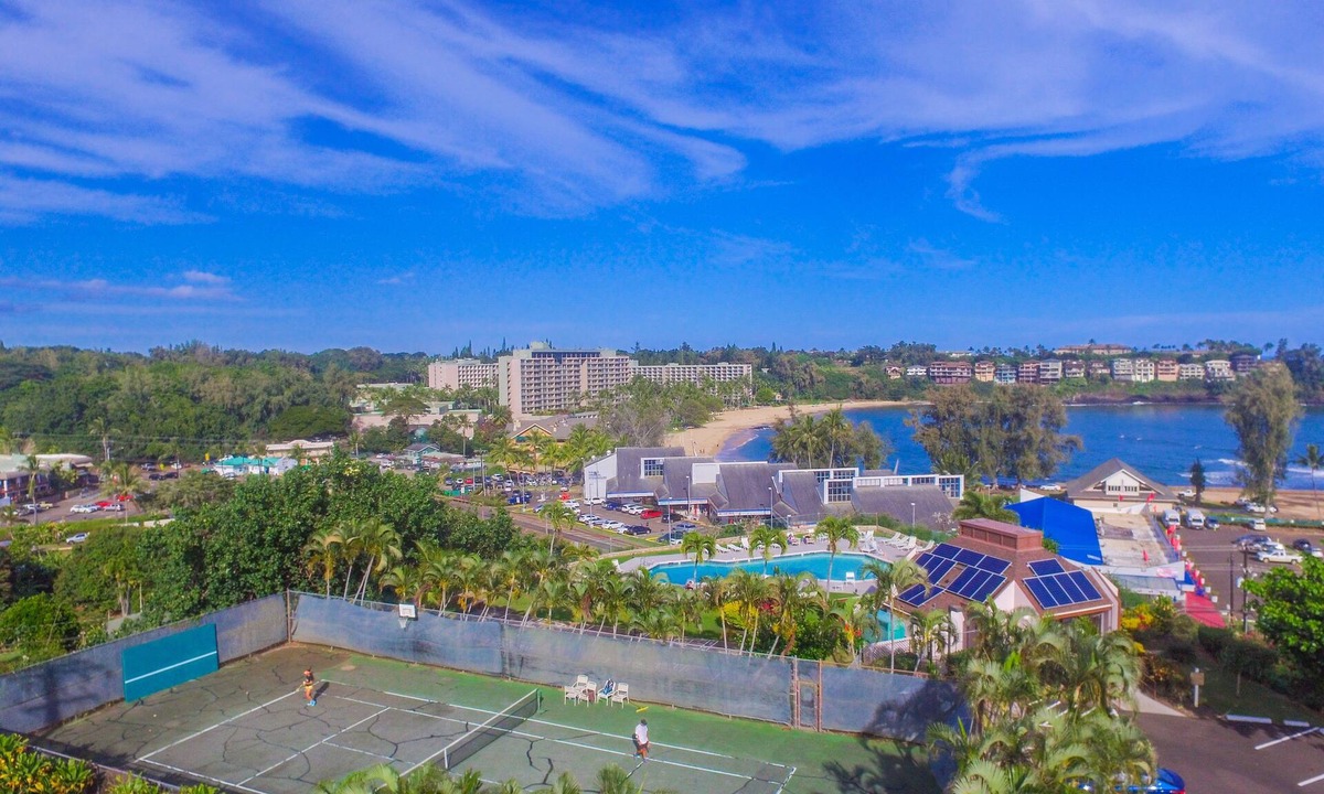 Nawiliwili Condo | Tropical hideaway with easy beach access, alfresco patio, pool & tennis