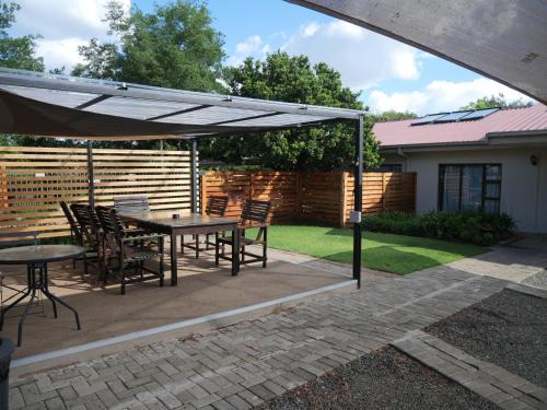 Brandwag House | Turn and slip