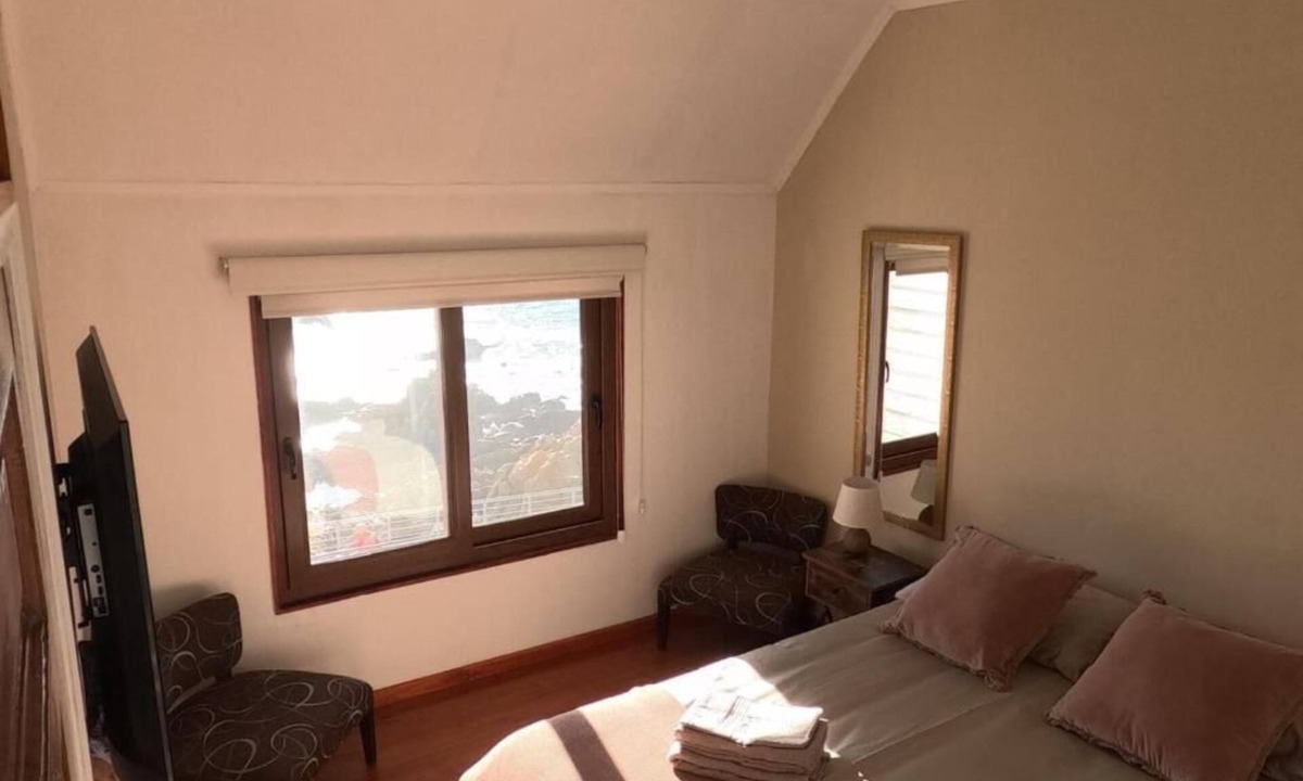 Concon House | Two double rooms with private bathrooms in front of the beach
