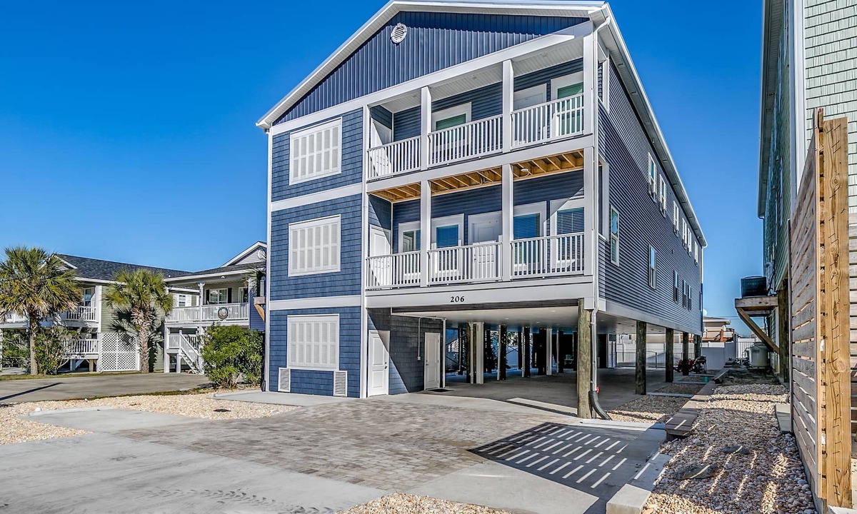 North Myrtle Beach House | ULTIMATE OCEAN Retreat 21bds/21.5bths game+media room, HUGE POOL, 1 min to BEACH
