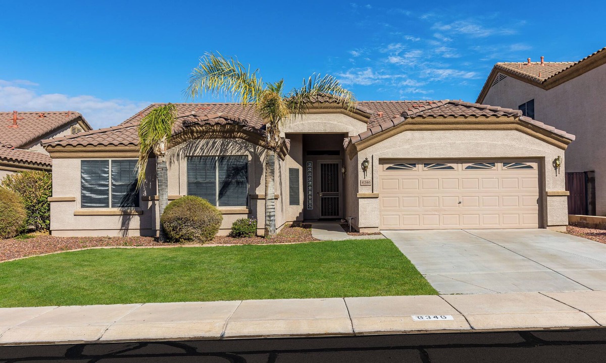 Entrada House | Unfurnished home in family-friendly North Phoenix! 3 Bed + Den, 2 Bath