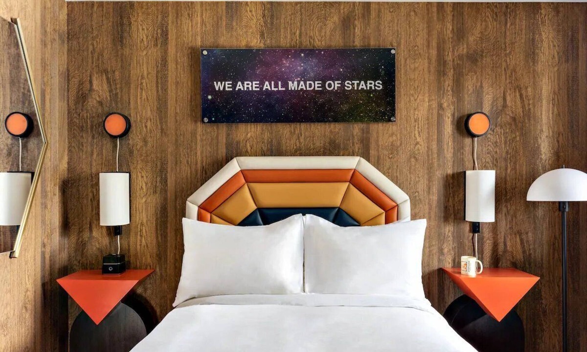 Flagstaff Hotel | Unwind After Your Adventures | Outdoor Heated Pool & Pets Allowed + Free Parking