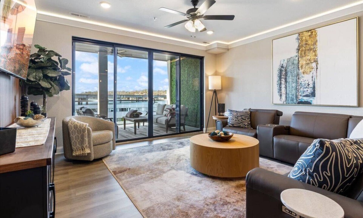 Osage Beach Condo | Upscale Lakeside Condo with Extraordinary Amenities at Topsider in Osage Beach 19mm