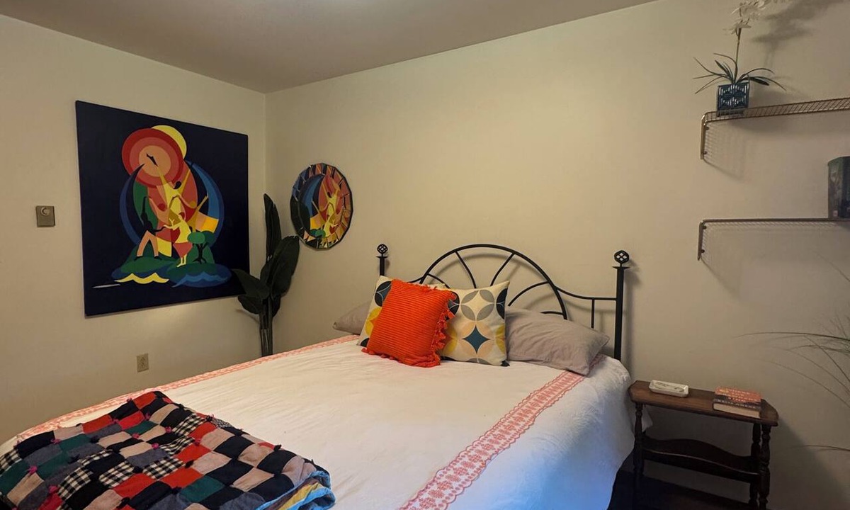 Shorewood-Tower Hills-Harbert Bed & Breakfast | Harbor Country Hostel: Experience True Community in Harbor Country