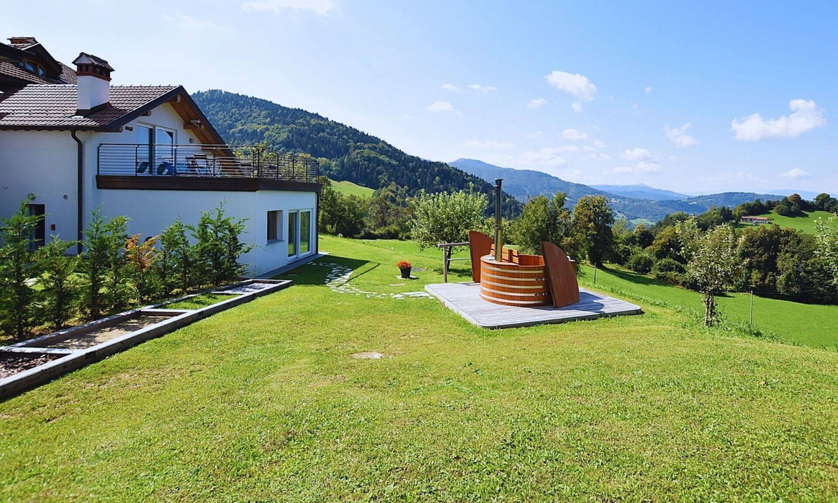 Trichiana House | Vacation Home in Pranòtz with 8 bedrooms sleeps 16