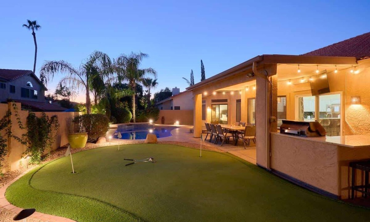 Paradise Park Vista House | Valletta-Sparkling Pool-Game Room-Putting Green