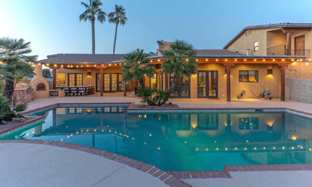 Fountain Hills House | VIEWS, Heated Pool, Hot Tub, Pool + Ping Pong Tables, Putting Greens, Corn Hole, Casita