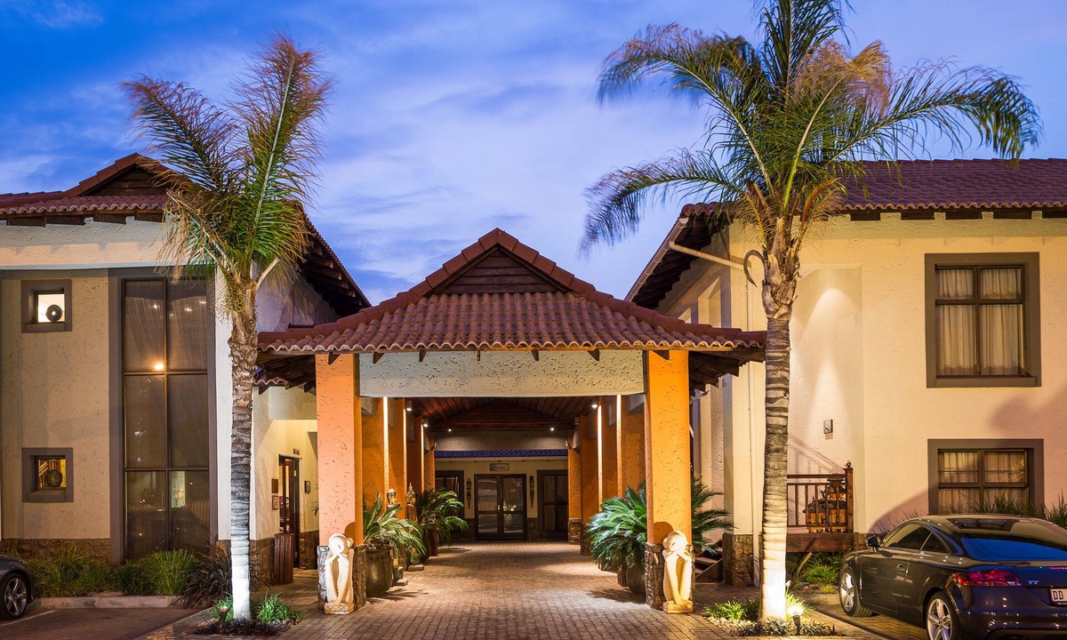 Brandwag Hotel | Villa Bali Luxury Guest House