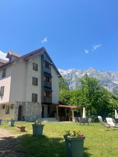 Shale Hotel | Villa Molla
