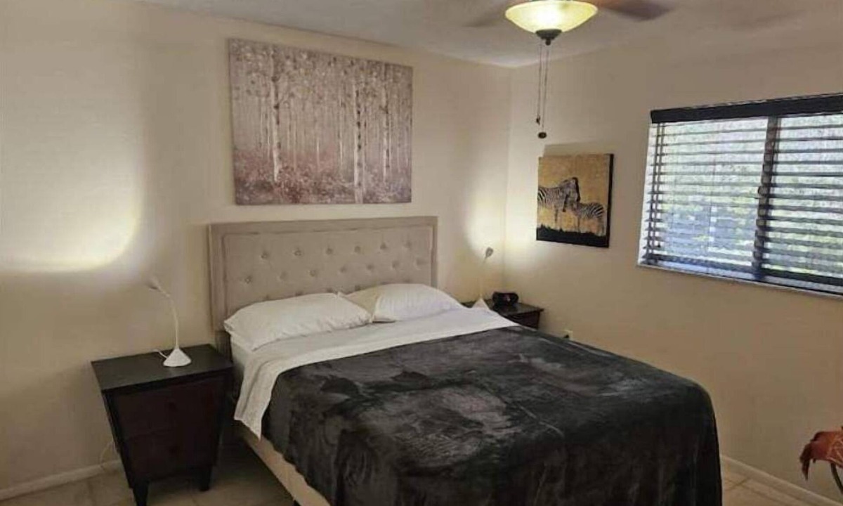 Park East Villa | Villa Siesta III-Downtown & Pool