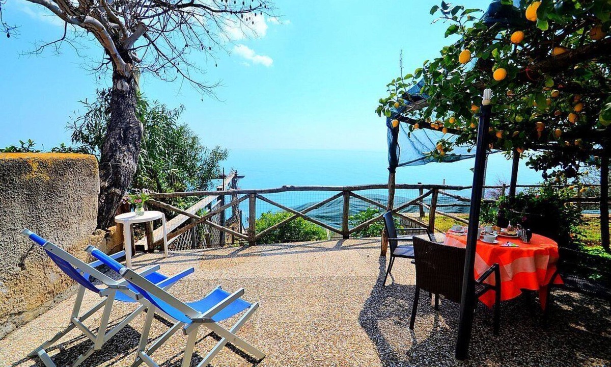Praiano House | Villa Sirana: A characteristic and welcoming two-story independent house which faces the sun and the sea, with Free WI-FI.