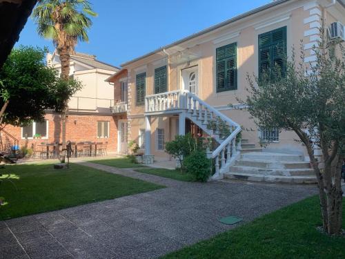 Shkoder Bed & Breakfast | Vintage Villa