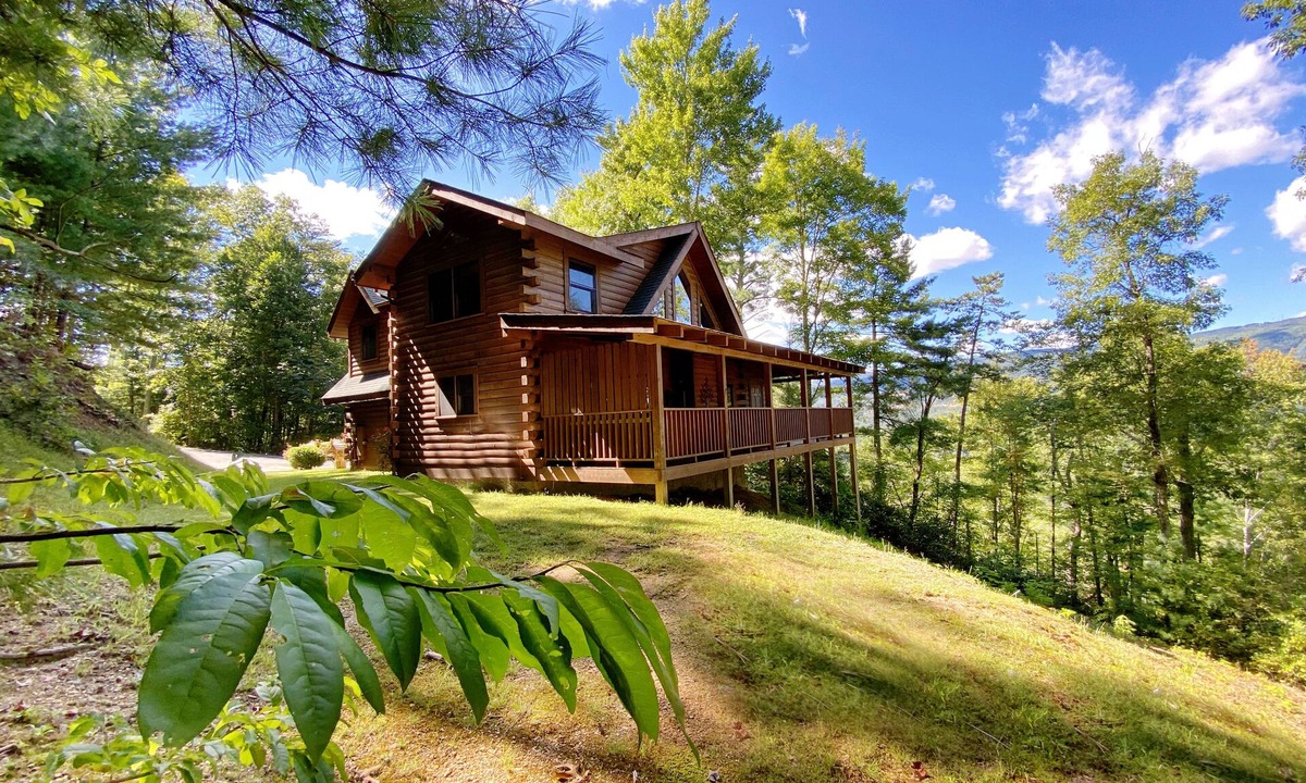 Sevierville Cabin | W/C Accessible, Firepit, Private, Mtn Views, Hot Tub, Pool Table