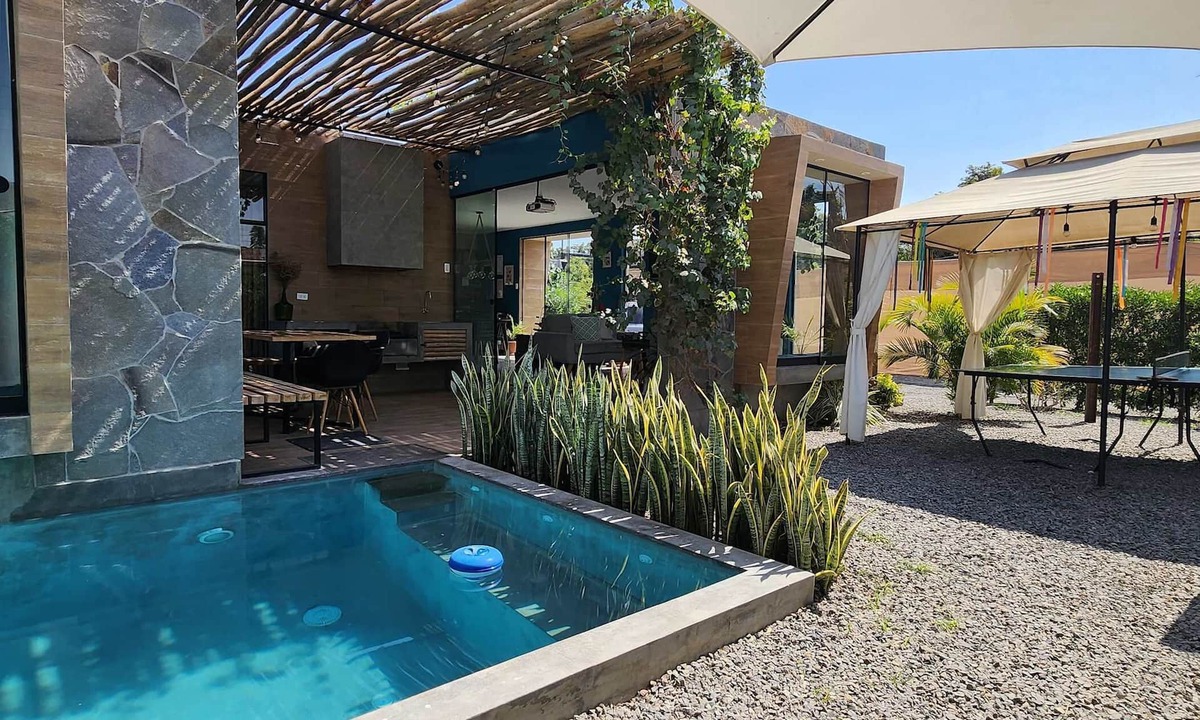 Salas House | w* | Quiet 2BR Villa w/Pool & Games in Ica
