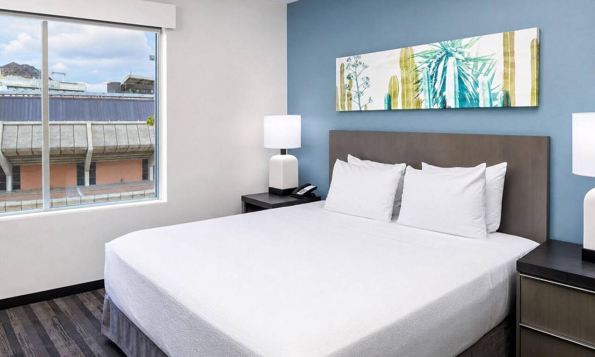Tempe Hotel | Walkable Tempe Gem – Pool, Gym, Near Trails, Mill Ave & Local Hotspots