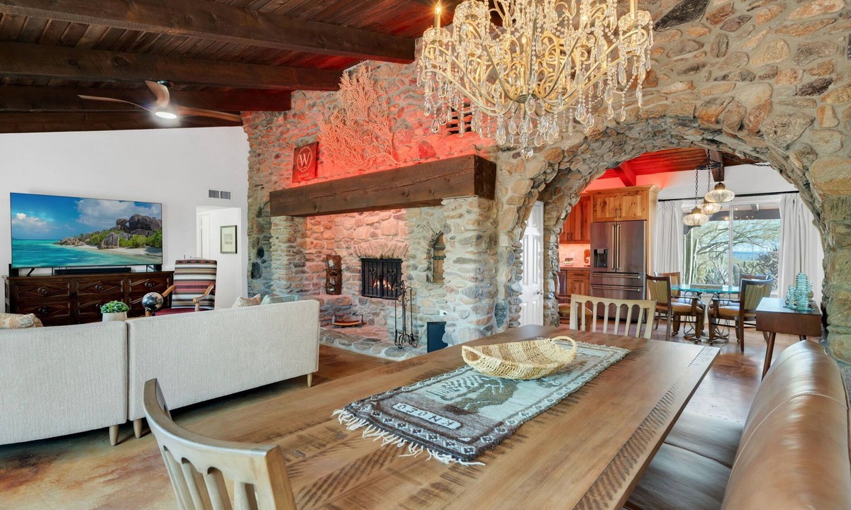Las Alturas Hotel | Western Enchantment! Newly Renovated Foothills Ranch! Private on 2.4 acres!