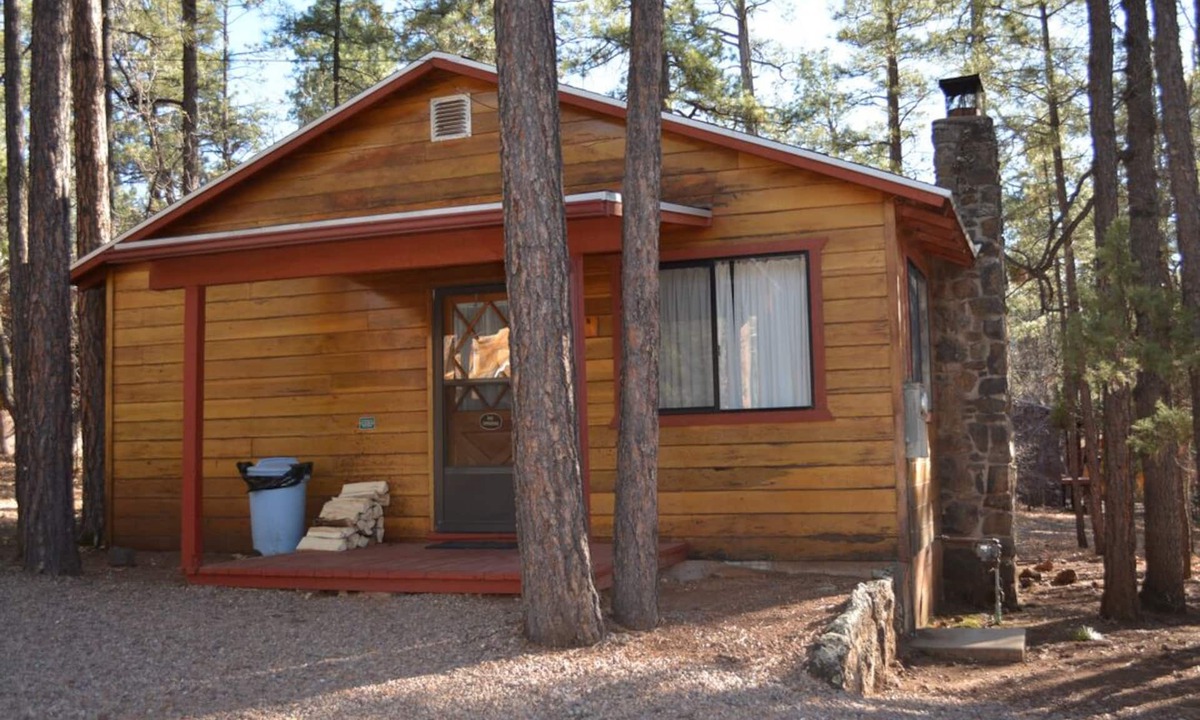 Pinetop-Lakeside Cabin | Whispering Pines - Cabin 10 (2 Bedroom)