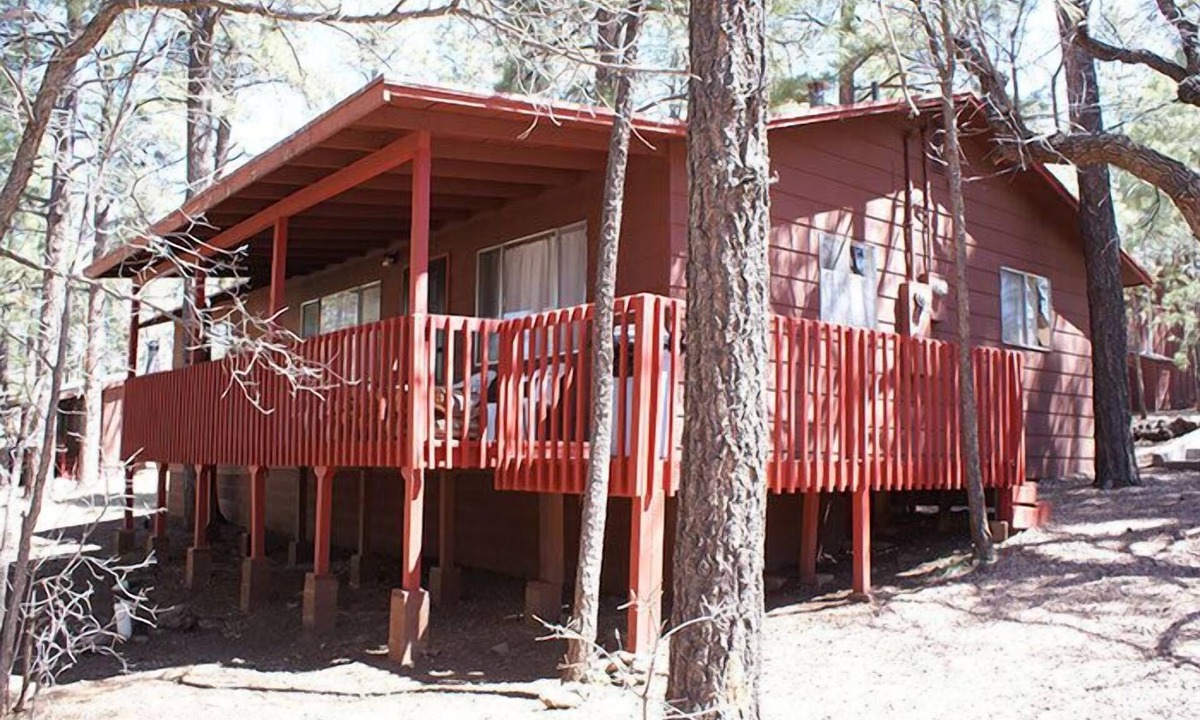 Pinetop-Lakeside Cabin | Whispering Pines - Cabin 34 (3 Bedroom)