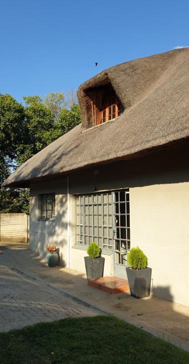 Okhahlamba Apartment | White Feathers