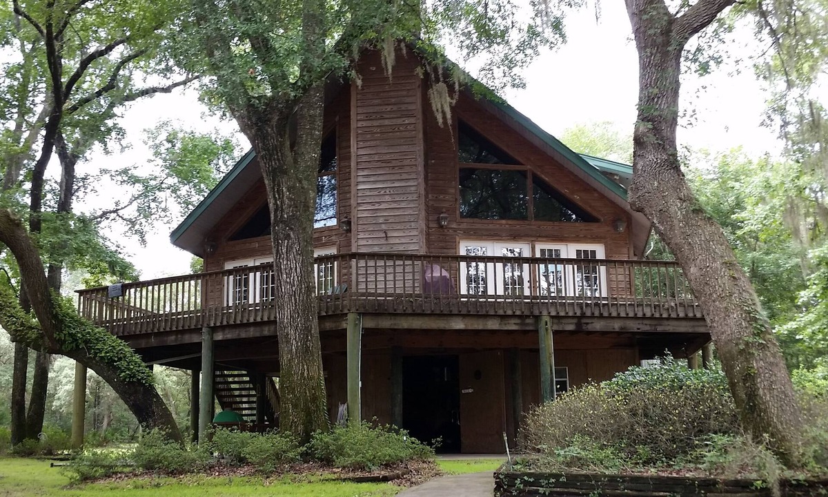 Branford House | Wonderful Vacation Home For Making Memories