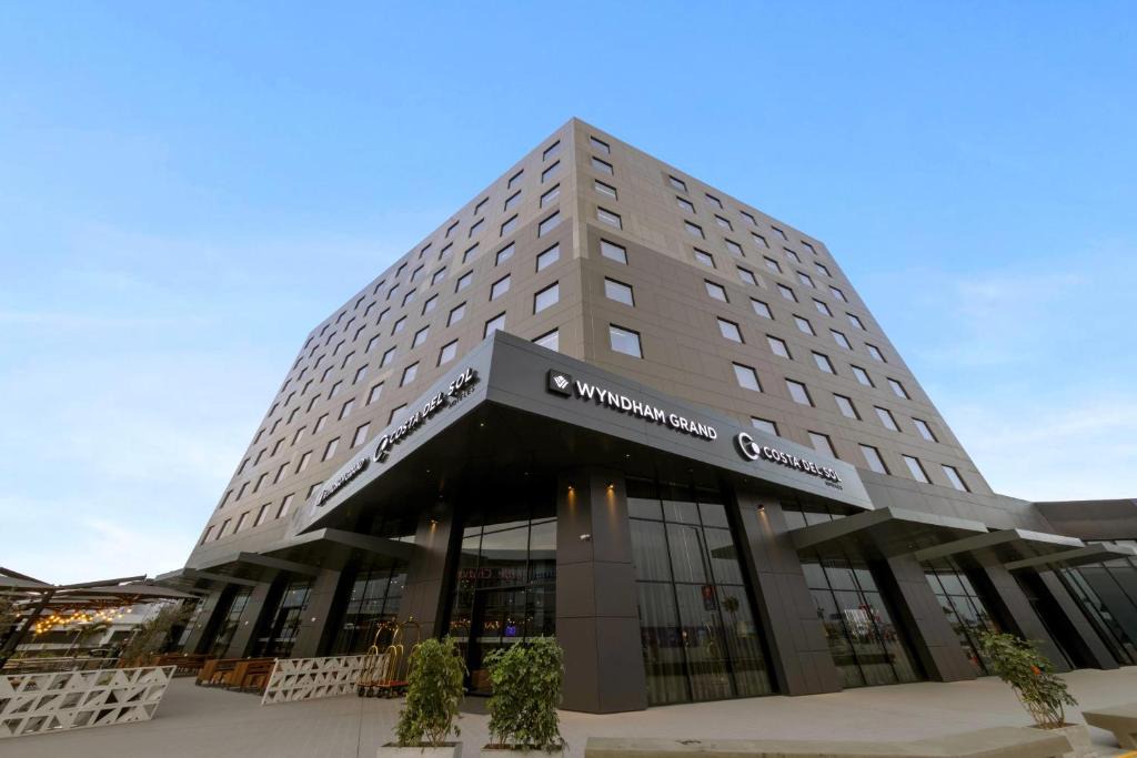 Callao Hotel | Wyndham Grand Costa Del Sol Lima Airport