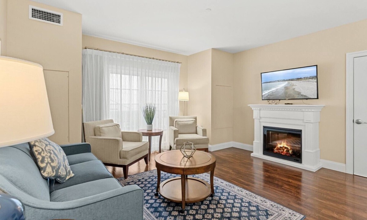 York Beach Condo | York Beach, Maine | Spacious Lock-Off Condo for Groups | Sleeps 8