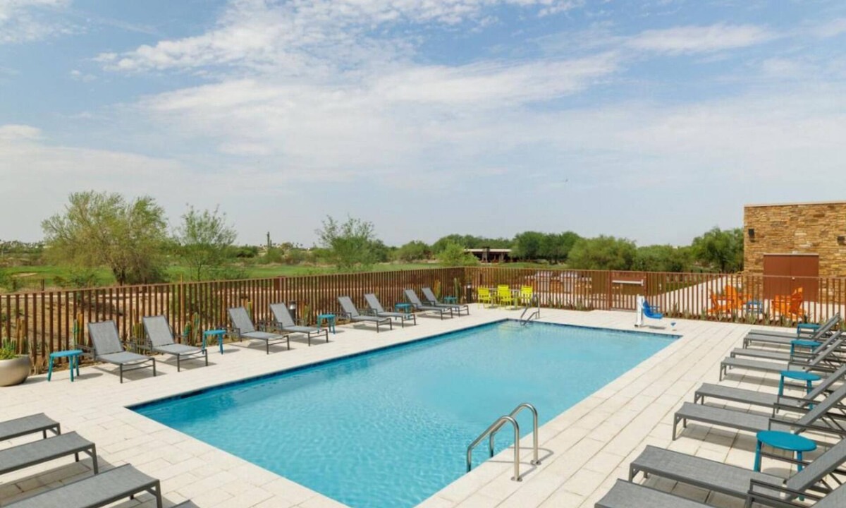 East Mesa Hotel | Your Home in Mesa! Outdoor Pool, Free Breakfast, Free Parking, Pets Allowed!