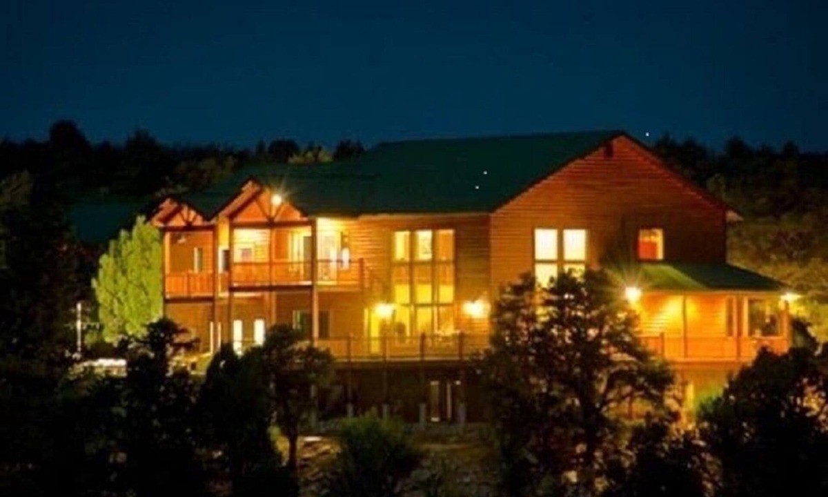 Zion National Park East Entrance House | Zion Summit. Luxury 7 Bedroom Home. Hike into Zion National Park