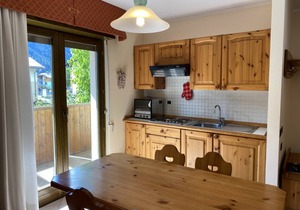 089 Luminoso trilocale in legno
