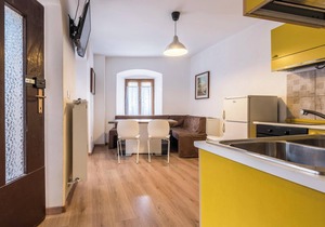 Agriturismo "Al Gallo Nero Giallo" near Lake Garda with Mountain View & Terrace