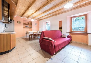Apartment Agriturismo "Al Gallo Nero Rosso" near Lake Garda with Garden & Wi-Fi