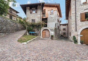 Apartment "Agriturismo Al Gallo Nero La Torre" near Lake Garda with Garden