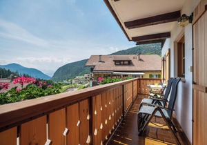 Apartment "Gabrielli Anna" with Mountain View, Wi-Fi, Terrace & Garden