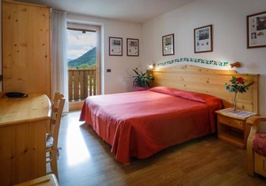 Apartment La Locanda Bilocale 4 persone with Mountain View, Balcony & Wi-Fi