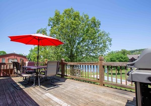 Bring Your Boat! Lakefront Dock & Slips Mini Golf & Pickleball Pools