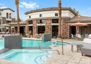 CozySuites Glendale by the stadium with pool 10