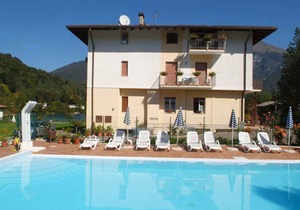 Holiday apartment 50 m from the lake