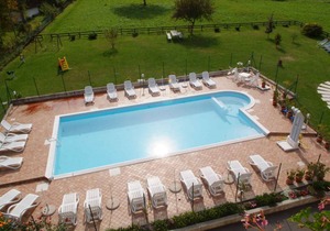 Holiday apartment with garden