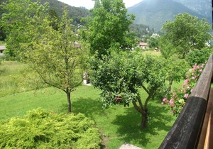 Holiday apartment with garden